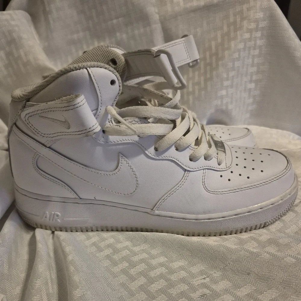 Nike Air Force 1 Mids - Picture 2 of 6